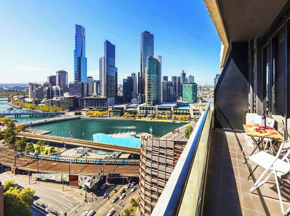 Фото Aura On Flinders Serviced Apartments