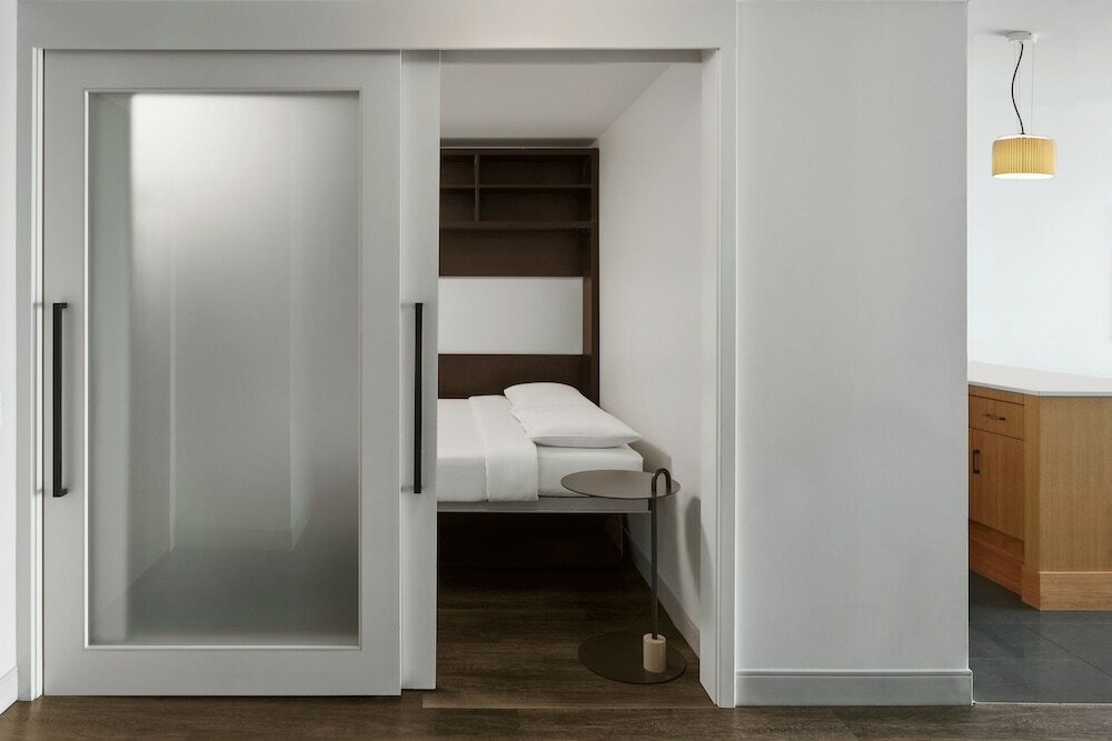 Фото Delta Hotels by Marriott Toronto