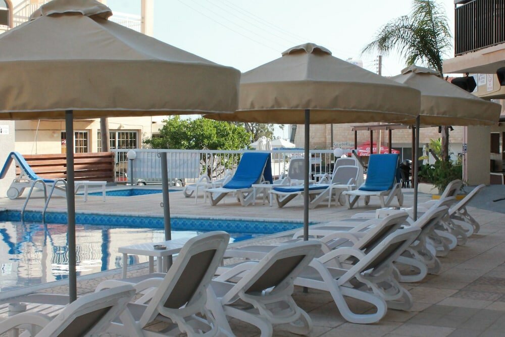 Фото A. Maos Hotel Apartments