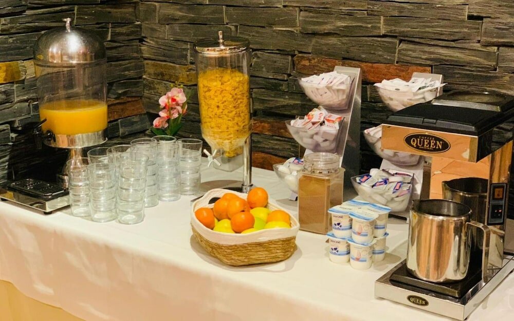 Фото Hostal Restaurante Puerta del Alcázar