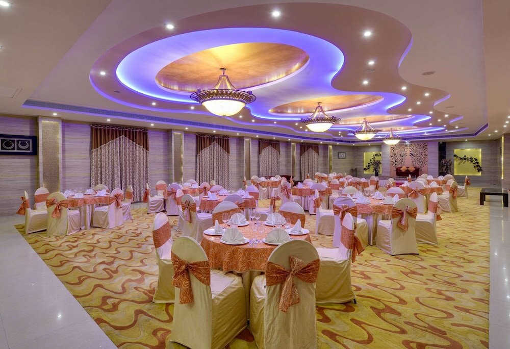 Фото Nidhivan Sarovar Portico Vrindavan