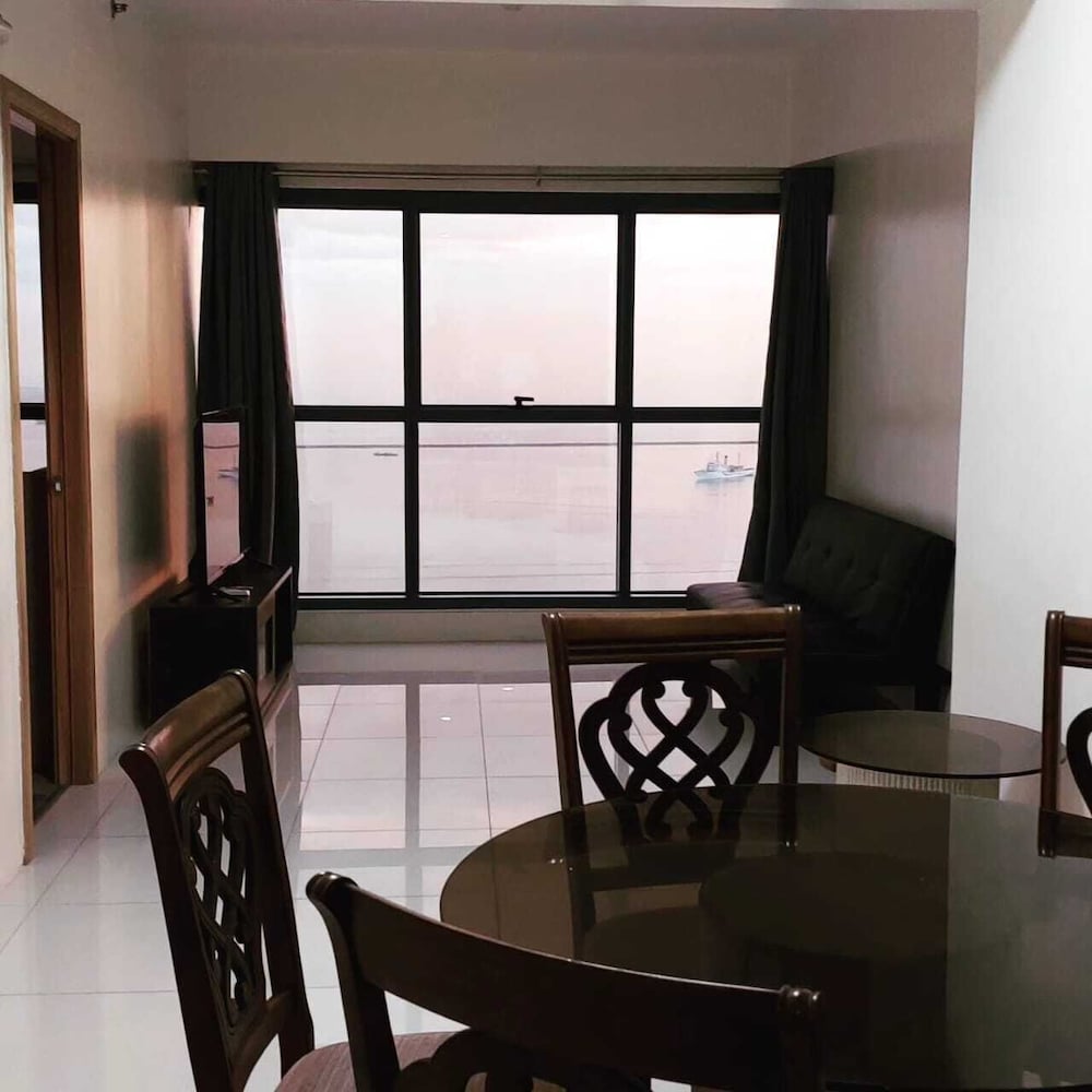 Фото Roxas Blvd Ermita Studio Us Embassy Mla