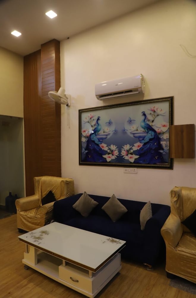 Фото Hotel Virasat Palace