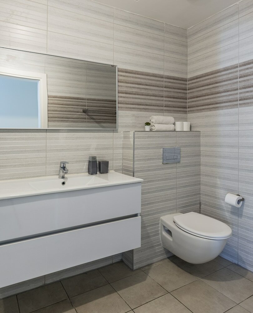 Фото J-Tower Apartments