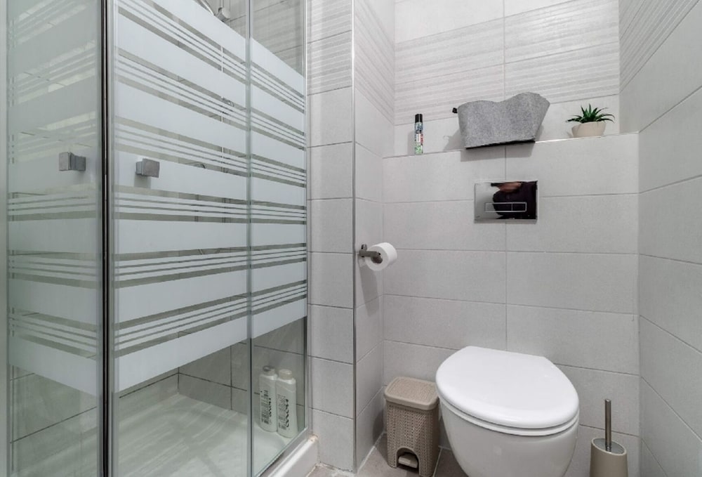 Фото J-Tower Apartments