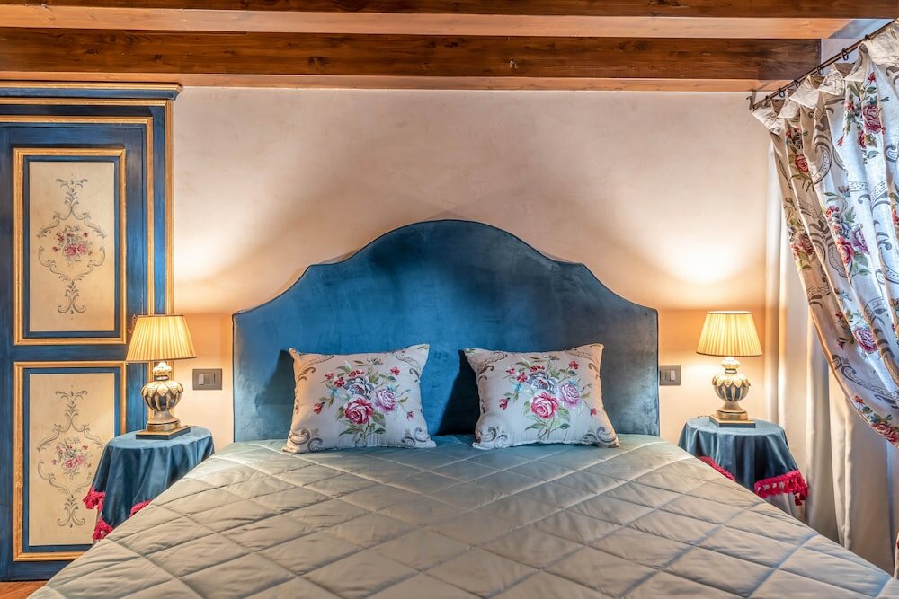 Фото Bar Vitelli Charming Suites