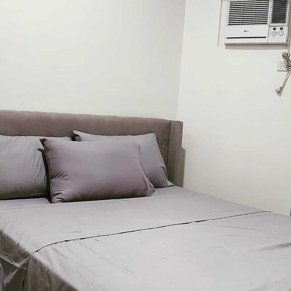 Фото Roxas Blvd Ermita Studio Us Embassy Mla