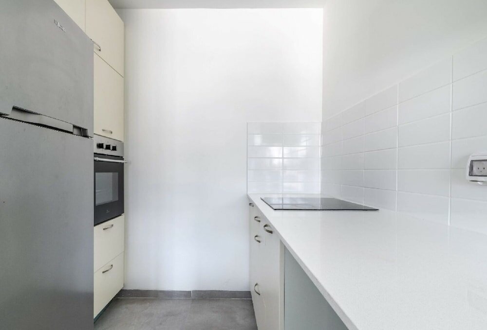 Фото J-Tower Apartments