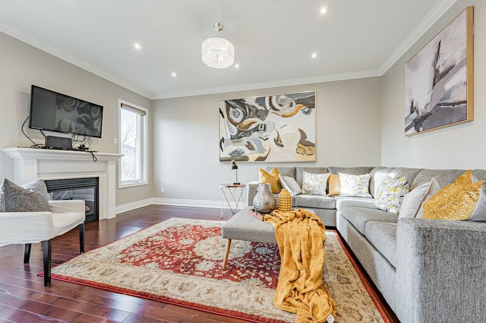 Фото Luxury Villa - Mississauga Square One