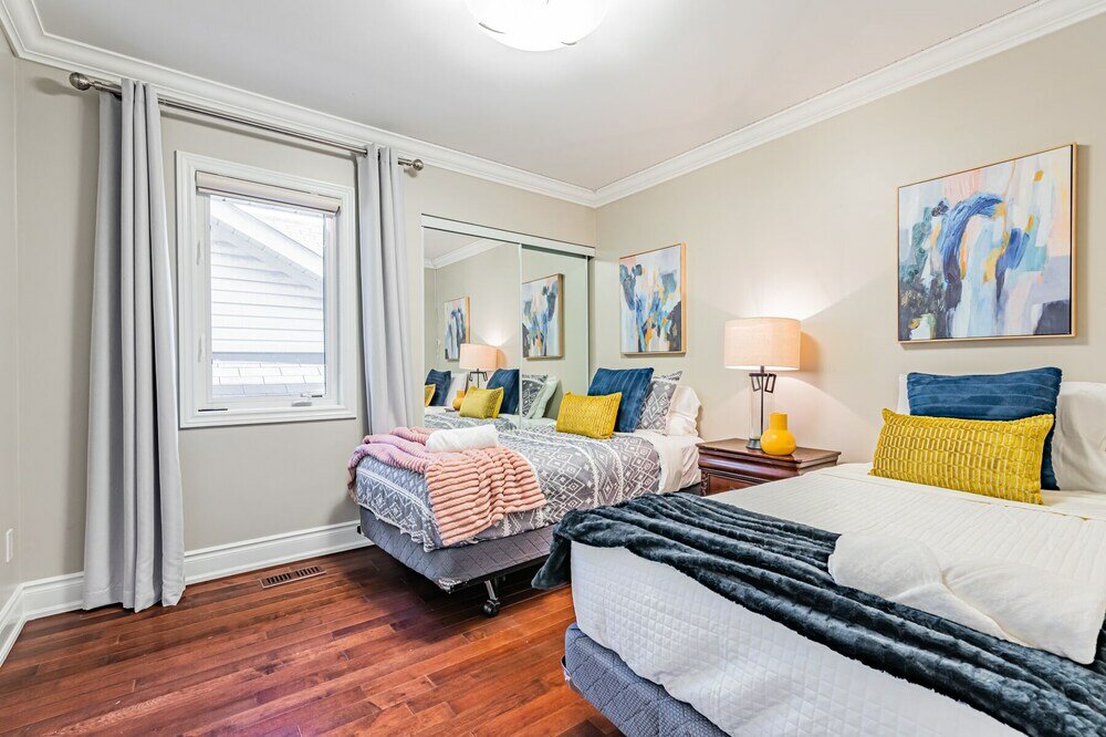 Фото Luxury Villa - Mississauga Square One