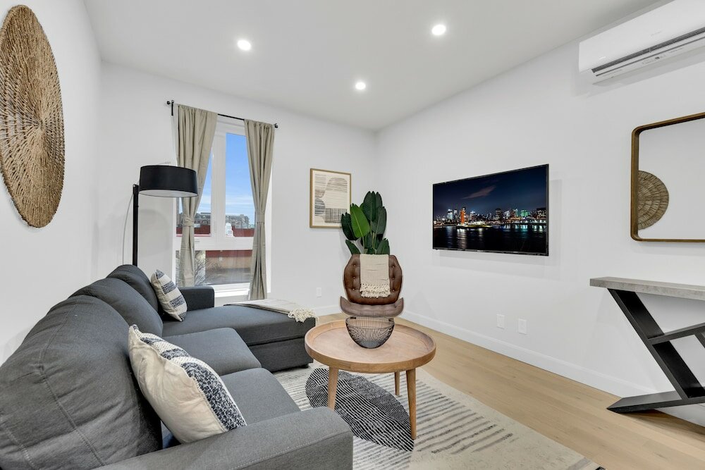 Фото Deluxe Suites Downtown Montreal