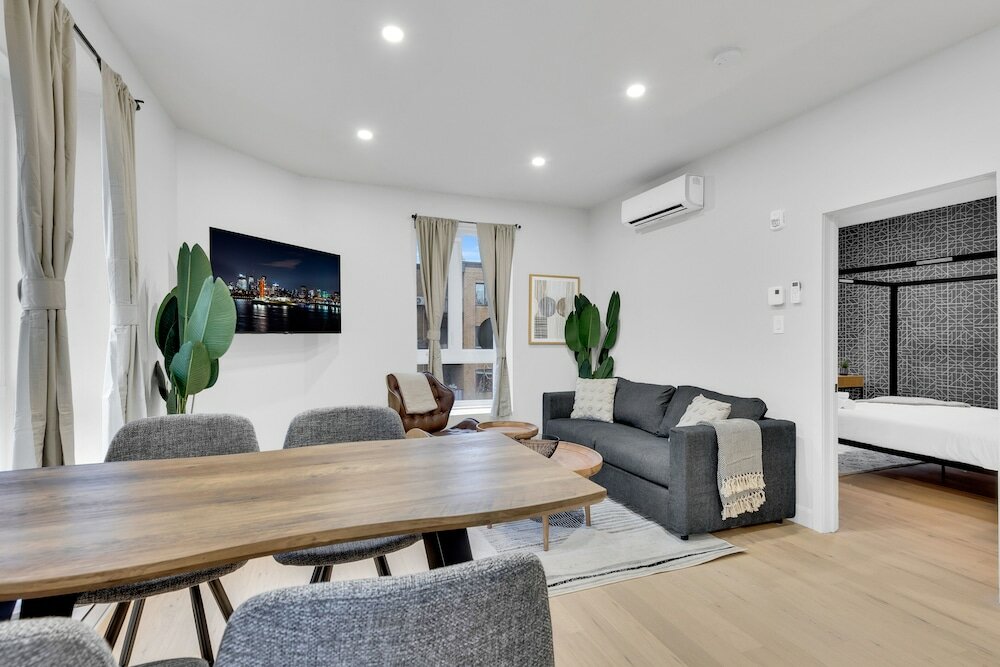 Фото Deluxe Suites Downtown Montreal