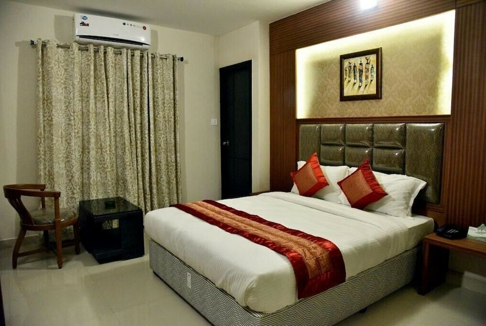 Фото Pine Tree Boutique Hotel - Greams Road