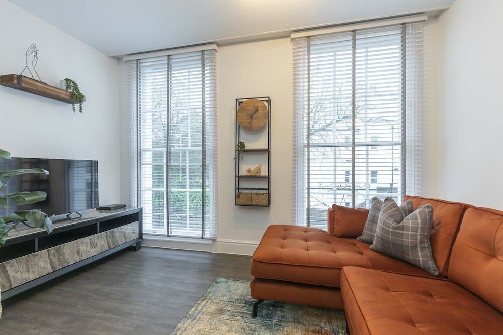 Фото Elliot Oliver - Luxury 2 Bedroom Regency Apartment With Parking & Ev Charger