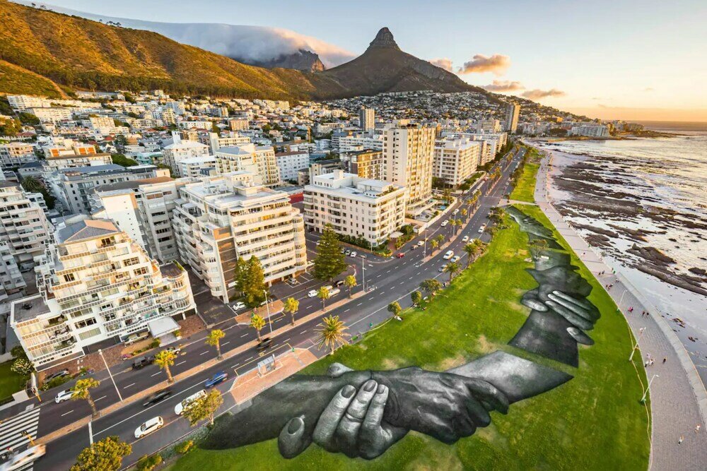 Фото Stylish and Bright 1 Bedroom Apartment - Camps Bay