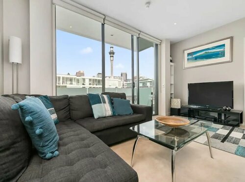 Гостиница Beautiful Two Bedroom - Pool, Gym & Free Parking! в Окленде