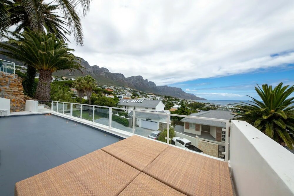 Фото Stylish and Bright 1 Bedroom Apartment - Camps Bay