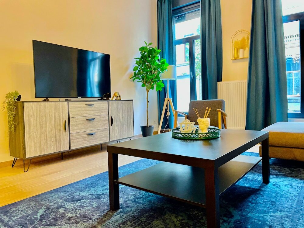 Фото One Lux Stay near Fashion District