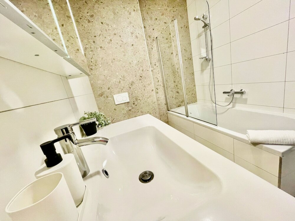 Фото One Lux Stay near Fashion District