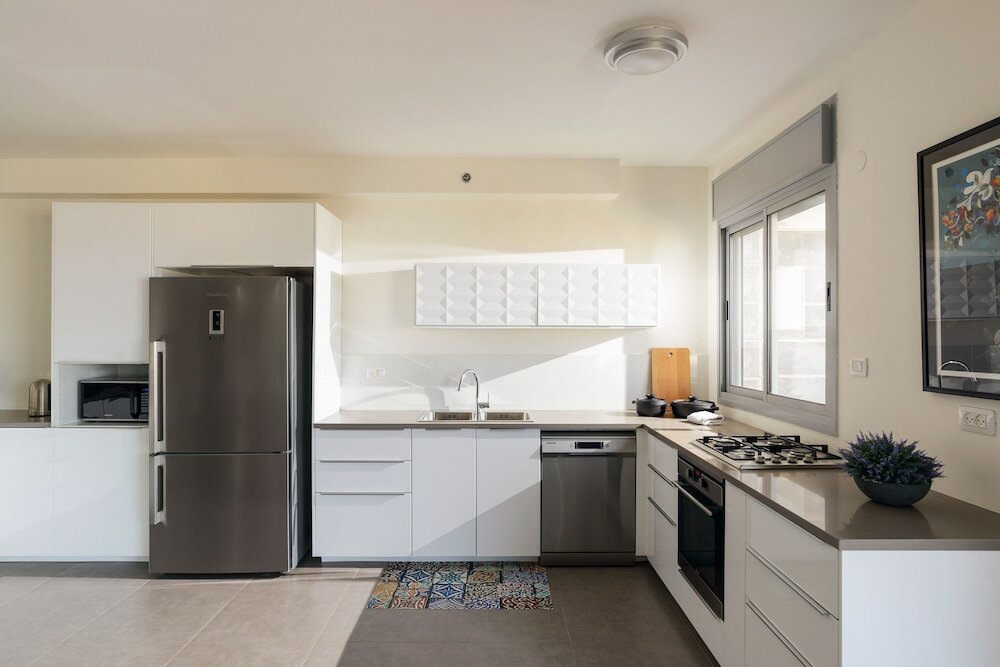 Фото Апартаменты Deluxe & Terrace with City Overview by FeelHome