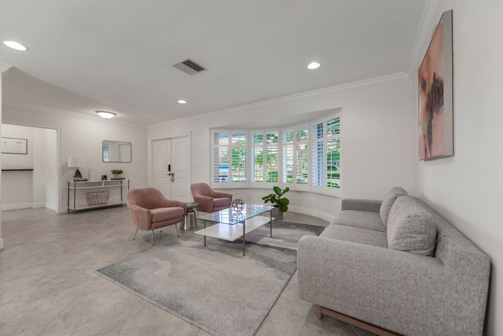 Фото Luxurious 3br Pool House. Lovely Place