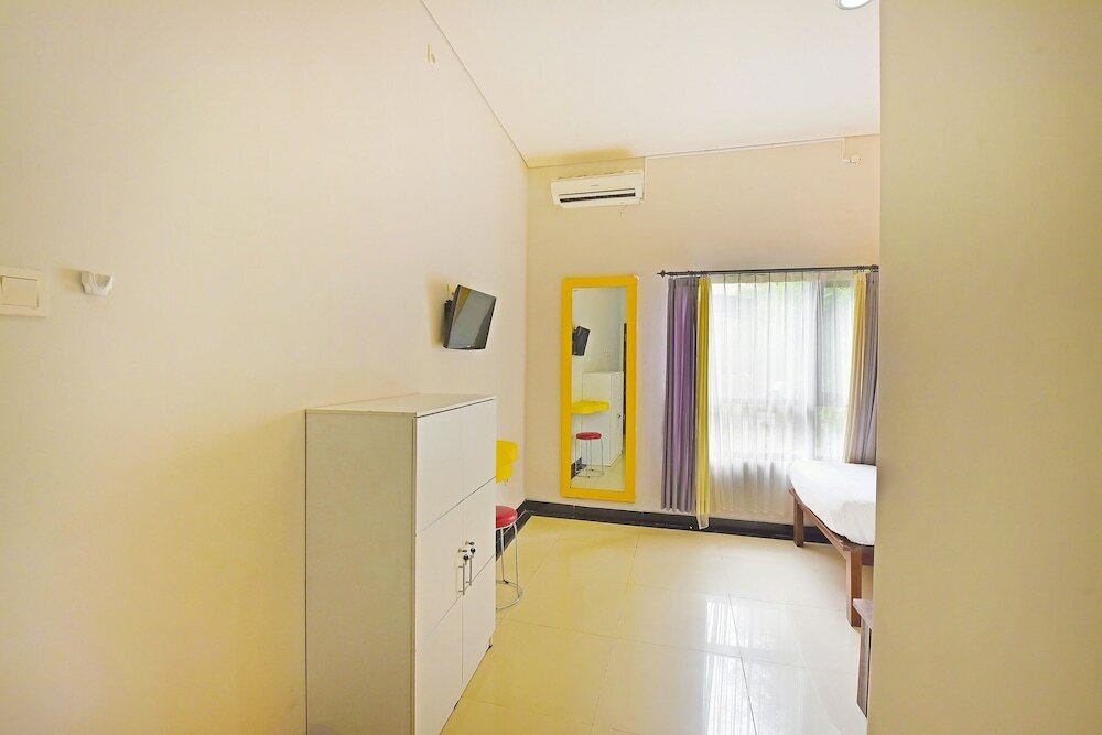 Фото Capital O 91405 Hotel Lavarta