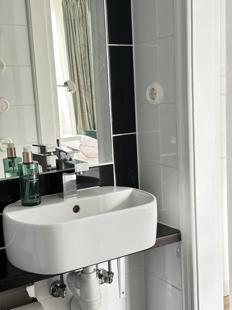 Фото Hallfreda Hotel