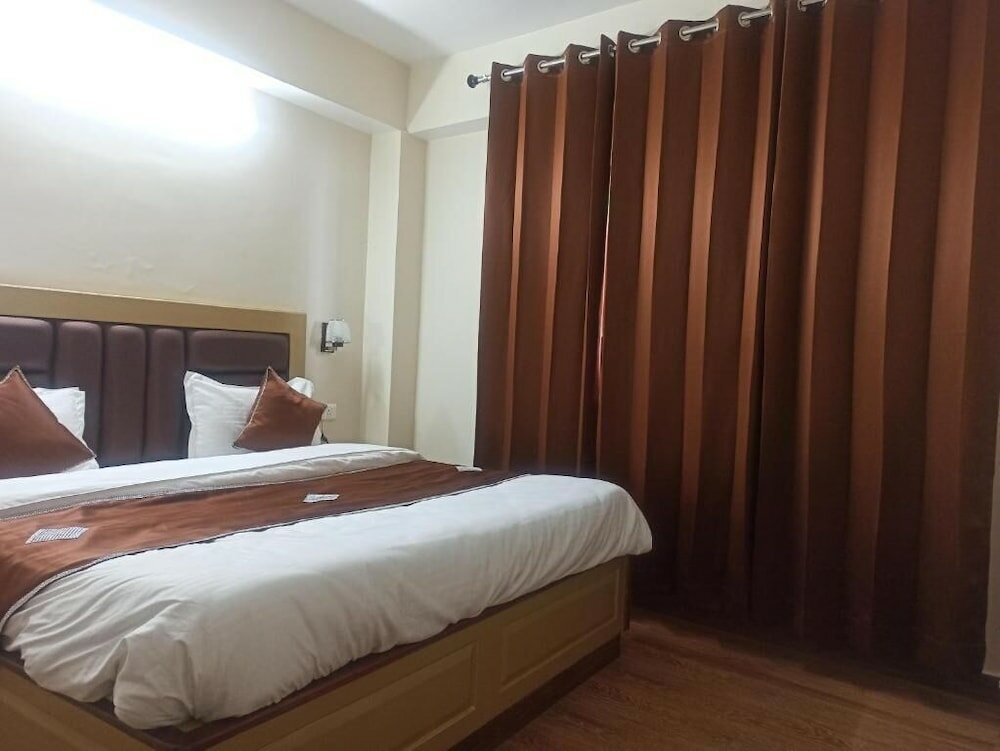 Фото Hotel Uphar