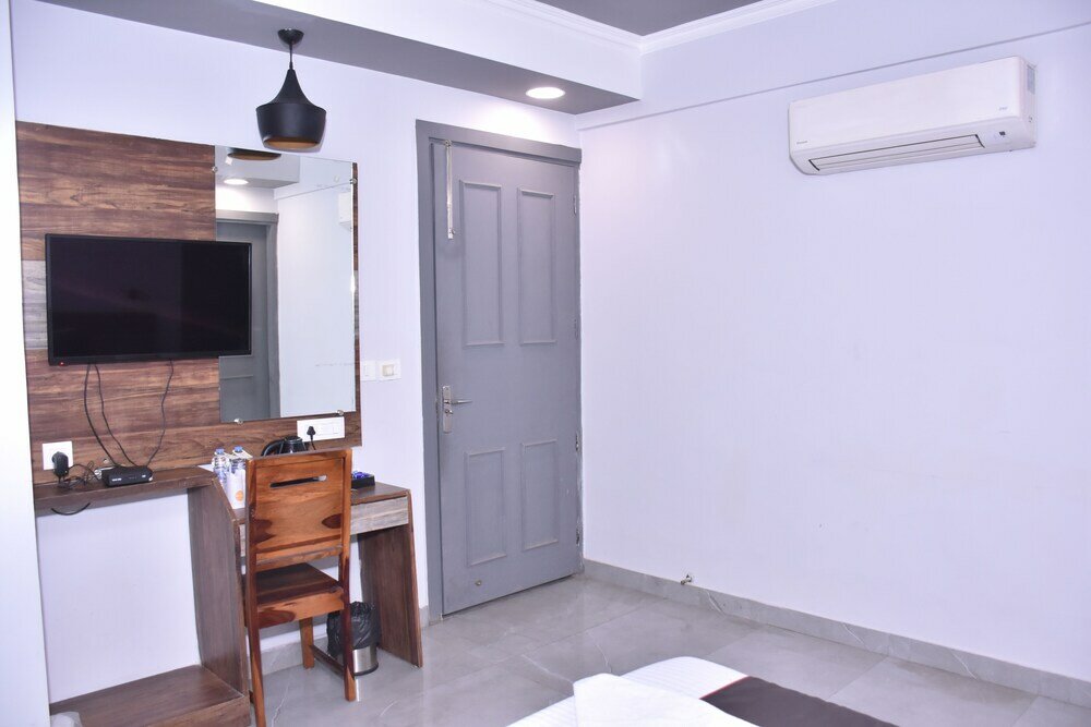 Фото Chhavi Hotels