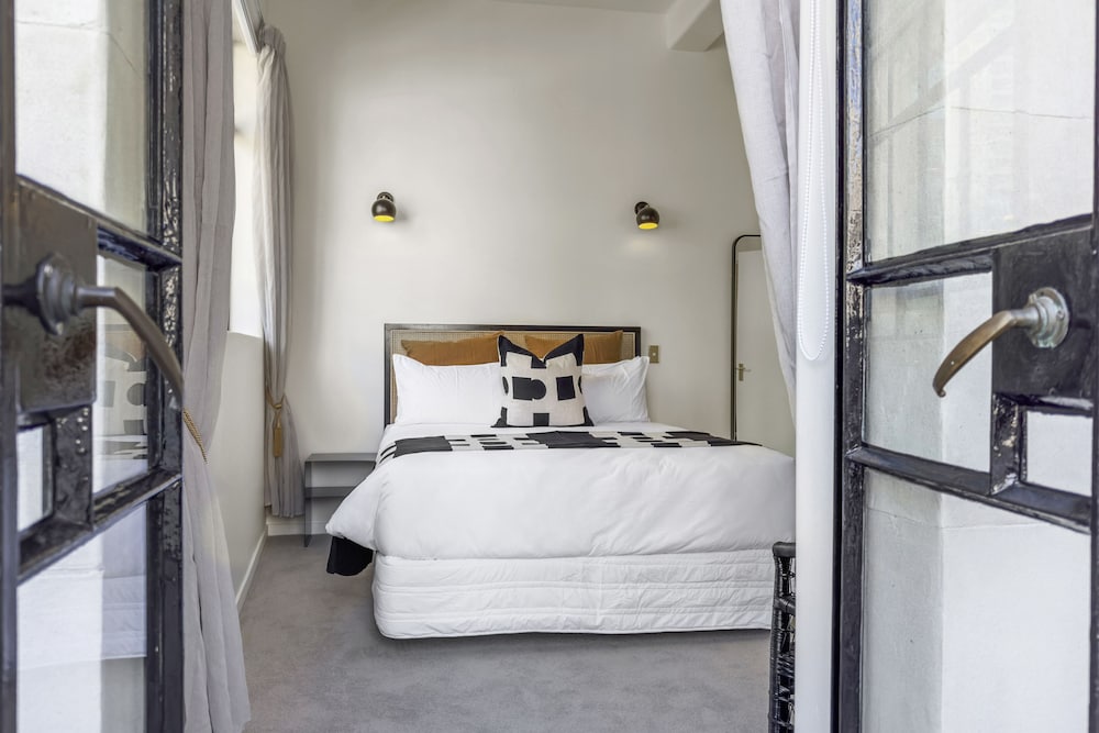 Фото Elegant Living in the City