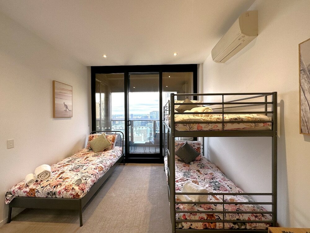 Фото Crown Front