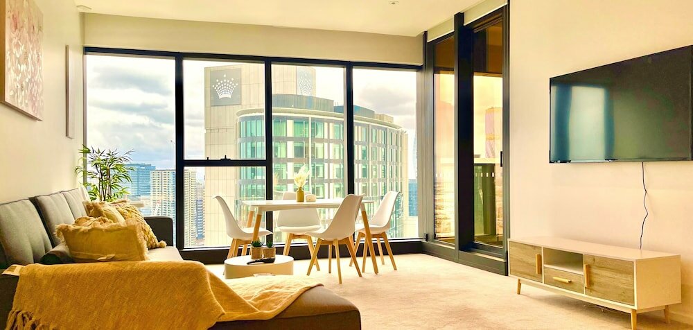 Фото Crown Front