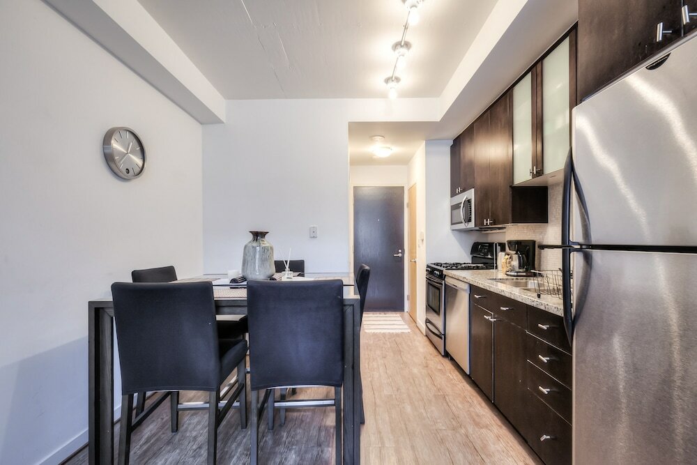 Фото 1 Shaw St Loft Suites