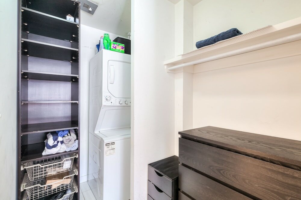 Фото 1 Shaw St Loft Suites