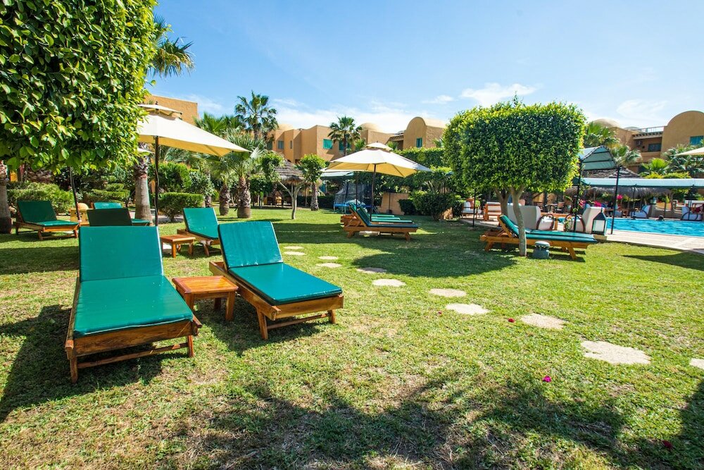 Фото Suites hotel les charmilles & SPA