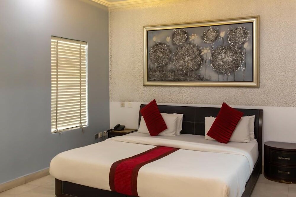 Фото The Crib Art Hotel