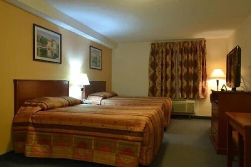 Гостиница Aurora Park Inn & Suites в Досон-Крик