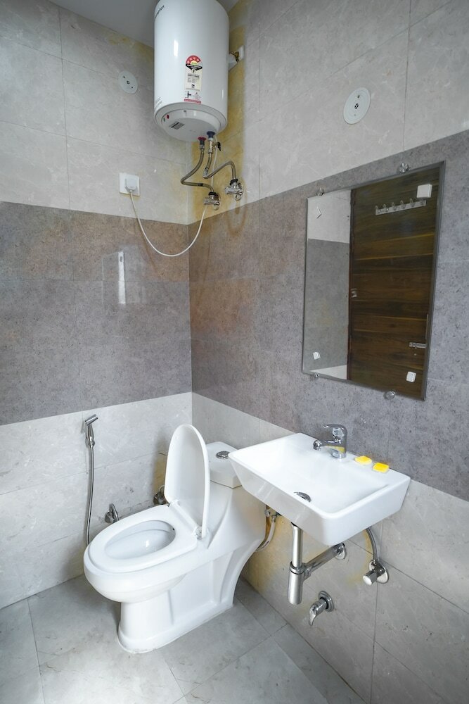 Фото Roomshala 031 Silver Crown Sector 23