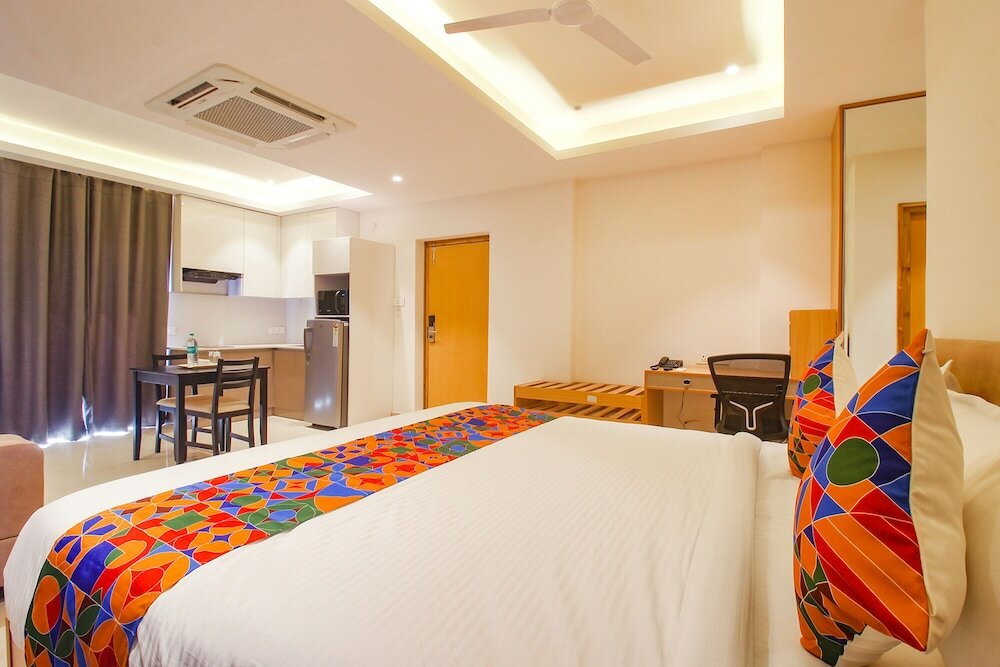 Фото Fabhotel Western Suites