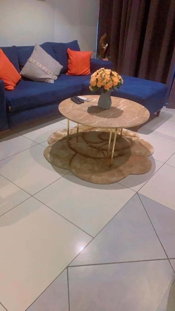 Фото Golden Breeze Suites