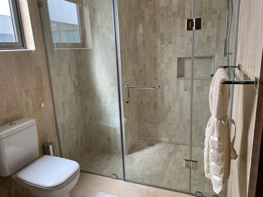 Фото Euneva Court Townhouses - Bentley Place