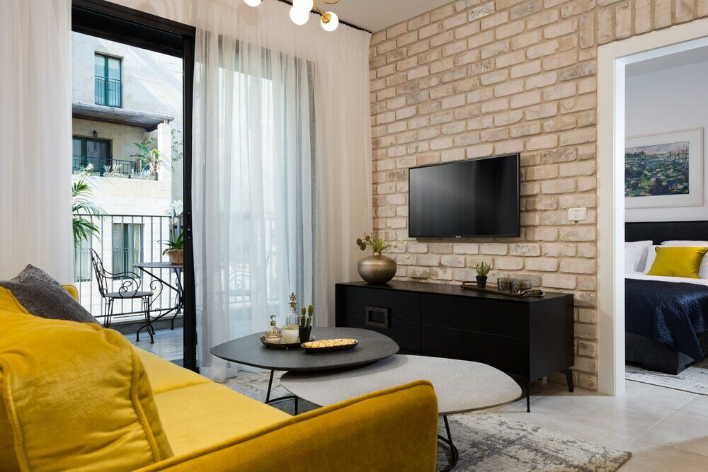 Фото Contemporary & Texture-Rich Hideaway