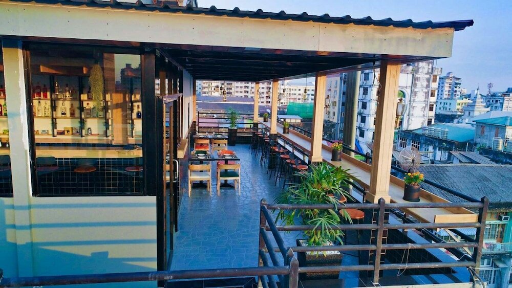 Фото Sanctuary Hotel Yangon