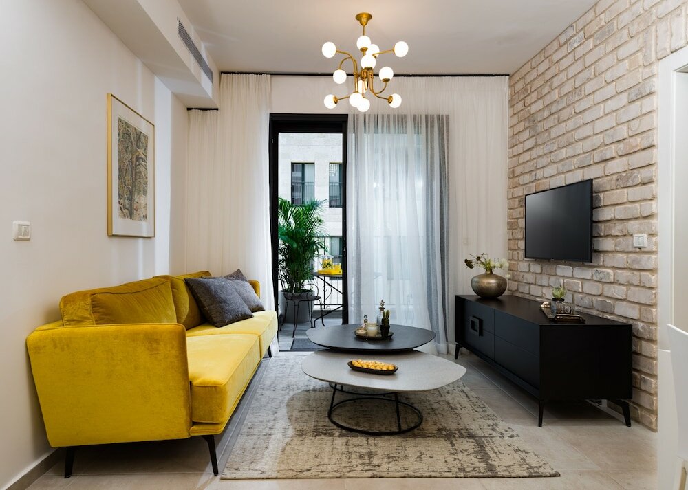 Фото Contemporary & Texture-Rich Hideaway