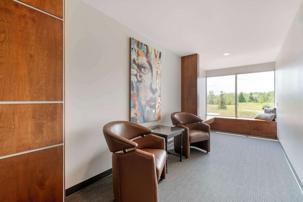 Фото Villa Inn & Suites SureStay Collection by Best Western