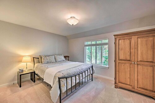 Гостиница Family-friendly Kirkland Home ~ 1 Mi to Dtwn!