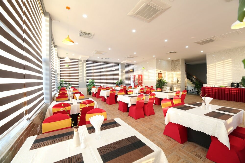 Фото Royal Peacock Hotel