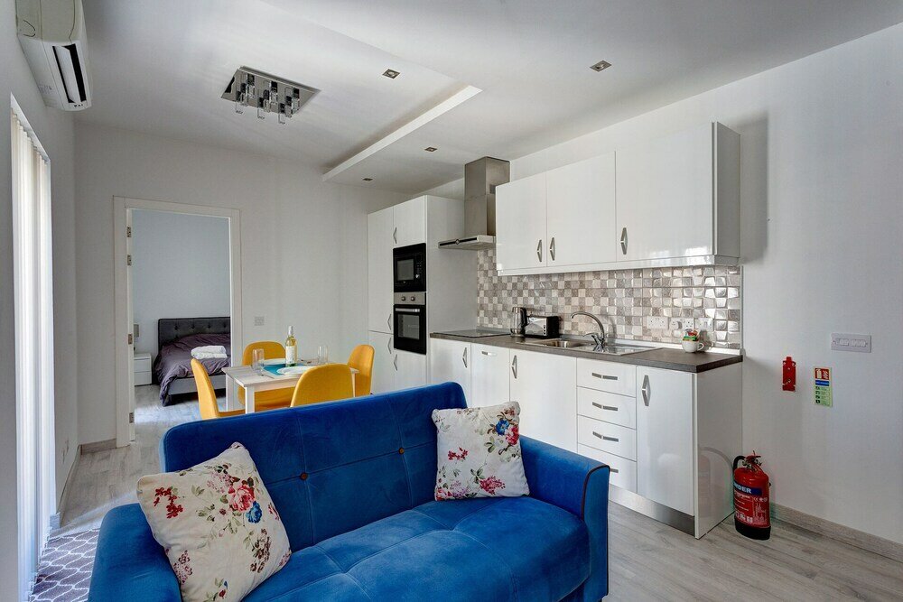 Фото Modern Apartment Just off the Promenade