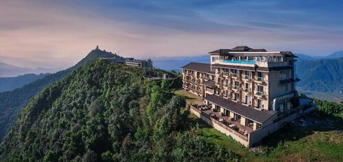 Гостиница Sarangkot Mountain Lodge в Покхаре