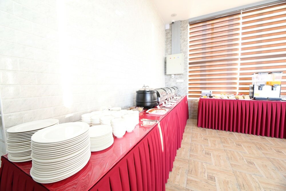 Фото Royal Peacock Hotel